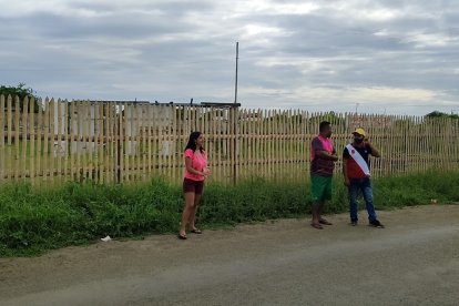 Varios vecinos alarmados por el suceso que se registró la mañana de este martes 22 de febrero de 2022.