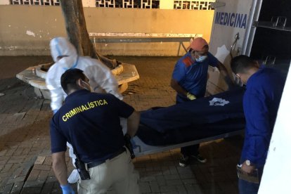 El cuerpo de Carlos fue llevado a Babahoyo para que le realizaran la autopsia.