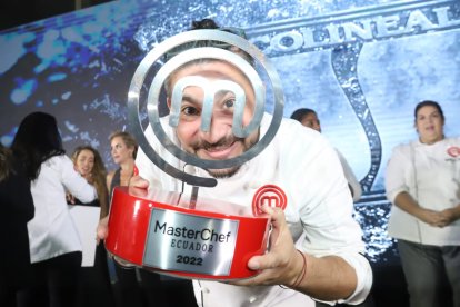 Andrés Arrata dice que vive un día a la vez y que aún no decide qué hará con el premio en efectivo.