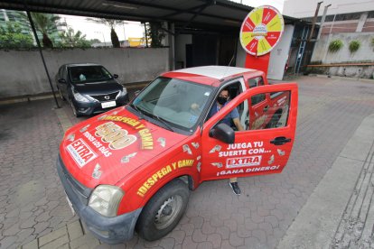 Sobre estas ruedas va tu suerte... pilas si la ves pasar por tu sector.