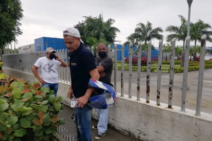 Familiares de la víctima se mostraron consternados por el hecho.
