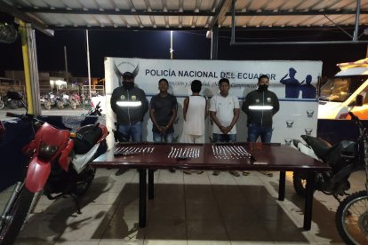 Los sospechosos puestos a órdenes de las autoridades y las evidencias entregadas al Centro de Acopio de la Policía.