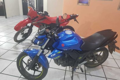 La Policía investiga si en estos vehículos andaban los sospechosos.