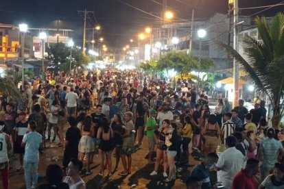 En el balneario de San Clemente se pusieron a gozar en las calles.