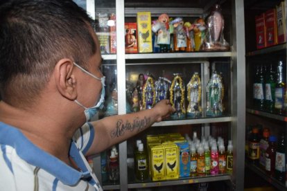 Quienes comercializan la Santa Muerte en Quevedo aseguran que en diciembre fue ‘caída y limpia’.