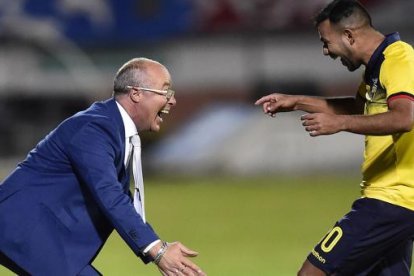 El primer reto del entrenador es pasar la fase 2 de la Libertadores.