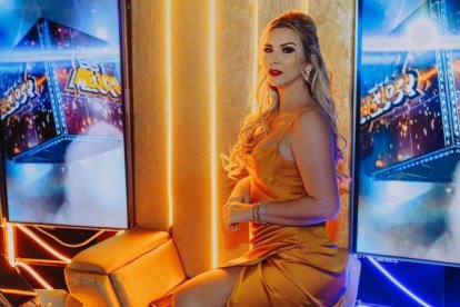 Carolina Jaume, aparece en la revista En Contacto, de Ecuavisa.