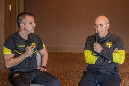 En Lima, Jorge Célico DT de Barcelona, se confesó ante el gerente de prensa del ídolo Luigi Macchiavello.