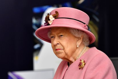 La monarca Isabel II se recupera de la covid-19 en el palacio de Windsor.