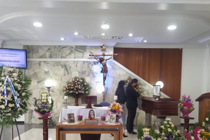 Familiares y amigos fueron a darle el último adiós a María Fernanda.