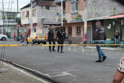 En la cancha improvisada quedaron nueve indicios balísticos como resultado del ataque