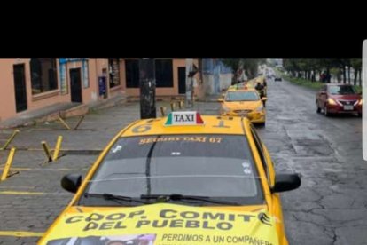 Sus compañeros lo despidieron con pancartas y pitando por las calles de la capital.