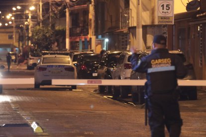 En una urbanización privada, criminales sometieron a los guardias y entraron a matar a dos ciudadanos colombianos.