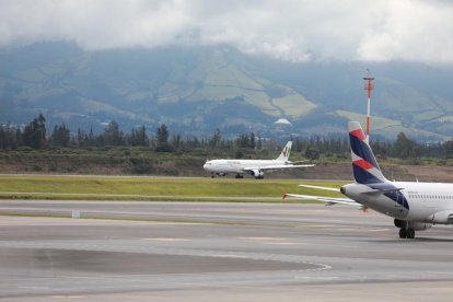 El avión aterrizó a las 10:27 de este 5 de marzo. Trajo consigo a 209 personas.