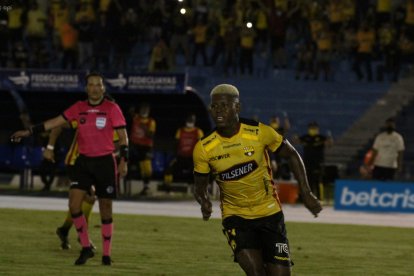 Gabriel Cortez hizo dos goles ante 9 de Octubre.