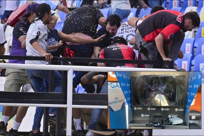 Hinchas se masacraron en el estadio La Corregidora.