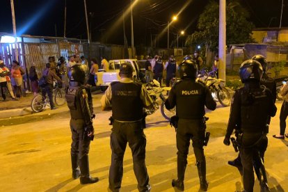 Agentes de la Policía Nacional se hicieron presentes en la escena del cimen.