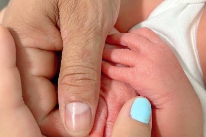 Esta tierna fotografía la compartió la pareja.