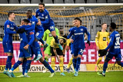 El Bayer Leverkusen de Alemania busca dar el primer golpe ante el Atalanta de Italia.