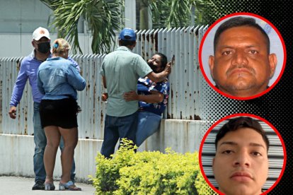 Familiares de Darwin Fuentes Pérez y Darwin Fuentes Montoya lloraban afuera de la morgue.