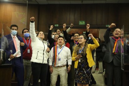 Los legisladores de Pachakutik, que impulsaron el informe sobre las amnistías, fueron los más contentos con su aprobación.