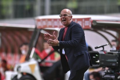 El estratega argentino Jorge Célico lleva dos partidos con Barcelona, desde la salida de Fabián Bustos.