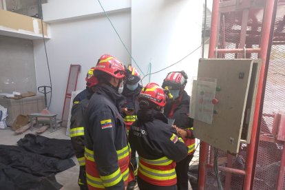 Aún no se conoce de qué altura cayeron las víctimas.