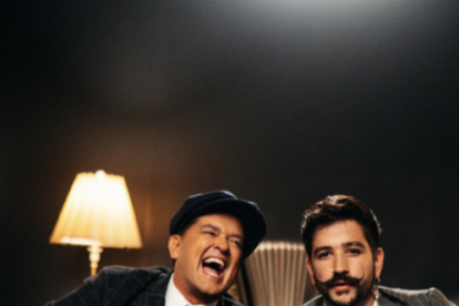 Los artista durante una sesión de fotos para la promoción del tema musical.