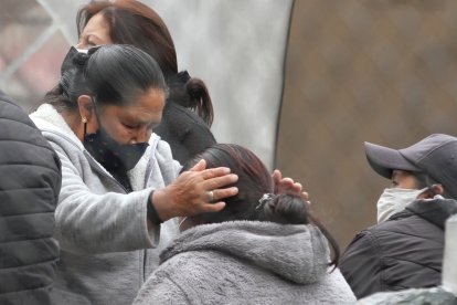 Escenas de dolor se vivieron afuera de la morgue de la Policía Nacional.