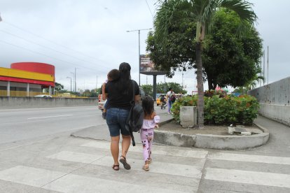 Carolina Cajamarca llegó ayer a la morgue para retirar el cuerpo de su esposo Job Medina.