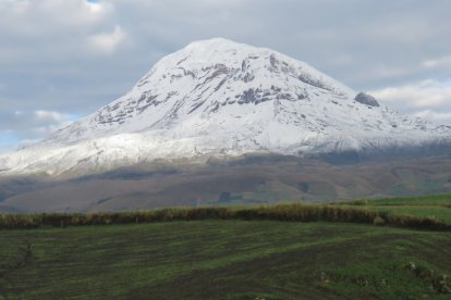 Tres andinistas quedaron sepultados por una gran avalancha de nieve en el Chimborazo, en octubre de 2021.