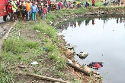 Como Jonathan Valente Quisphi fue identificado el hombre hallado en una zanja.