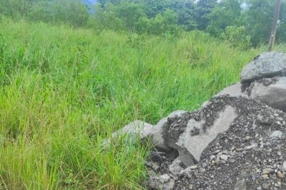 El cadáver de la mujer quedó boca abajo.