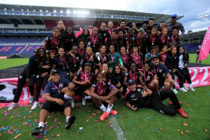 La celebración de las Dragonas, tras conseguir la primera corona de la temporada. Ahora le ponen la mira a la Superliga.