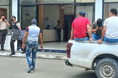 Los agentes de la Policía Nacional investigaban el macabro suceso.