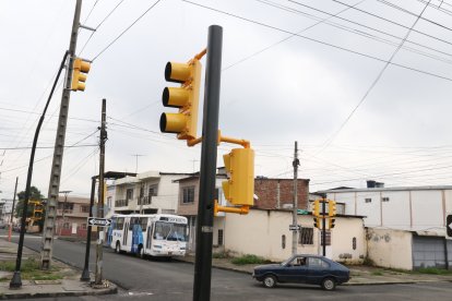 En Letamendi y la 14 hay nuevos semáforos. Aunque hay moradores que consideran que es una esquina poco transitada.