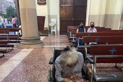 Luz María permaneció hasta casi la medianoche del lunes en la iglesia San Francisco.