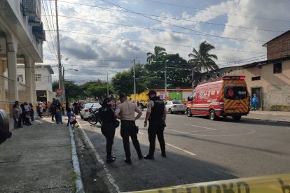 El área donde ocurrió el crimen fue acordonada para realizar las primeras pericias.