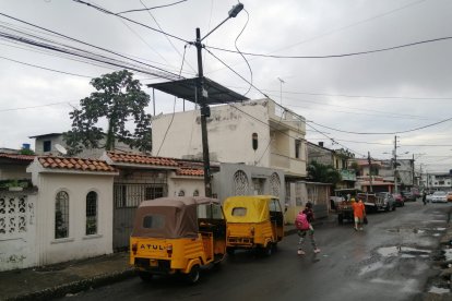 Los criminales se movilizaban en un automóvil de marca Nissan, de color gris. Se investiga cuál fue la motivación de este hecho violento.