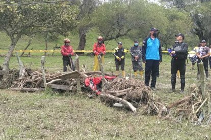 El cuerpo de la menor de edad estaba en una palizada.