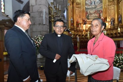 Se realizó la ceremonia en la que el religioso se convirtió en sacerdote. Fue en La Catedral,  centro de Quito.
