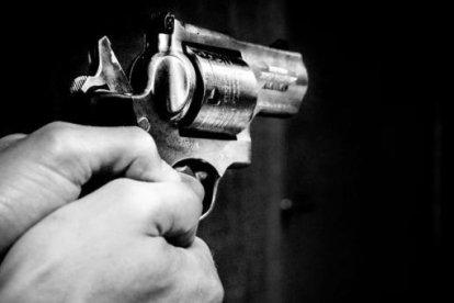 Los vecinos ayudaron a los afectados, que fueron llevados al hospital.