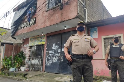 La señora estaba tenía al más pequeño de los niños en brazos. El infante recibió 4 disparos.