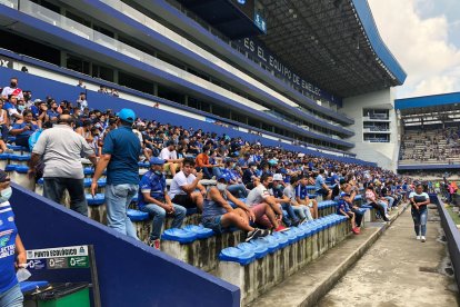 Gran parte de la hinchada ingresó gratis hoy.