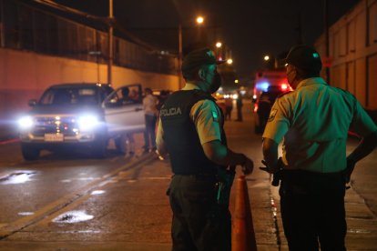 Al sitio llegaron unidades policiales para indagar este hecho violento.