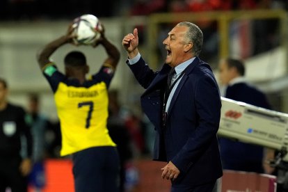 Gustavo Alfaro director técnico de Ecuador se alista para las dos últimas fechas de las eliminatorias.