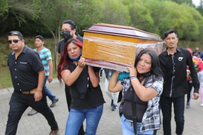 El sepelio se realizó en el cementerio de Santa Rosa, al sur de la capital.