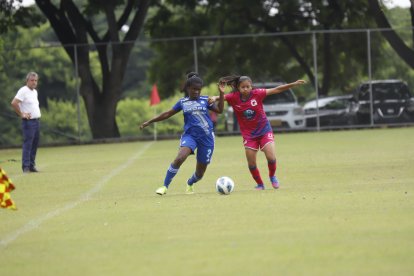 PARTIDO FEMENINO DE EMELEC-DEPORTIVO QUITO EN EL COMPLEJO ROCAFUERTE, KM,17 VIA A LA COSTA, 27 DE MARZO DEL 2022  AMELIA ANDRADE Guayaquil-Ecuador Agencia (ag-expreso)