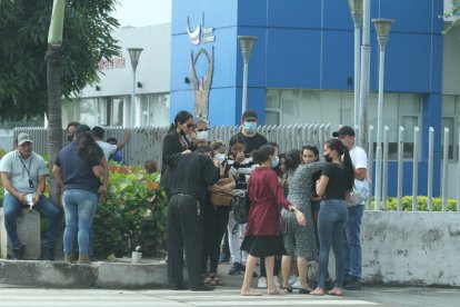 Familiares del policía Isaac Ariel Lara Montalvo se encuentran consternados.ECUADOR
