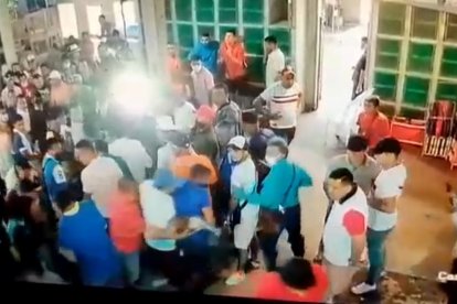 En la gallera hubo caos, mientras los atacantes huyeron.